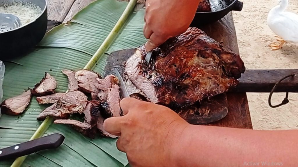 Fuego enterrado, sabores elevados: Descubre la exquisitez de asar carne en un horno subterráneo con nuestro curso especializado en técnicas tradicionales y deliciosos resultados